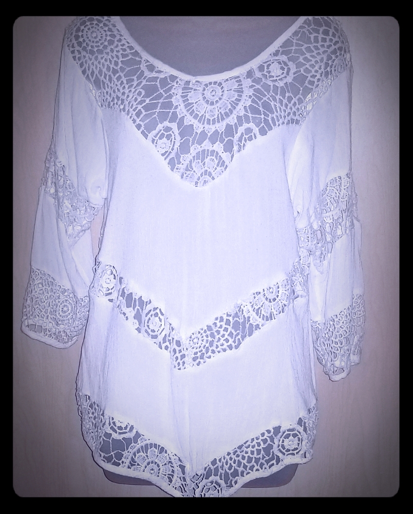 "White "Boho" crocheted blouse 🌺